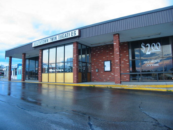 Southtown Twin Theatres - June 2002 (newer photo)